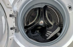 Read more about the article How to Wash Sneakers in the Washing Machine